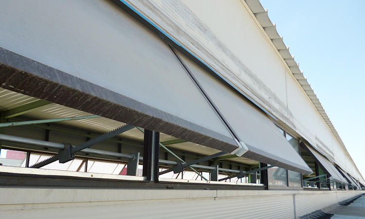 

側(cè)開型電動(dòng)采光排煙天窗

